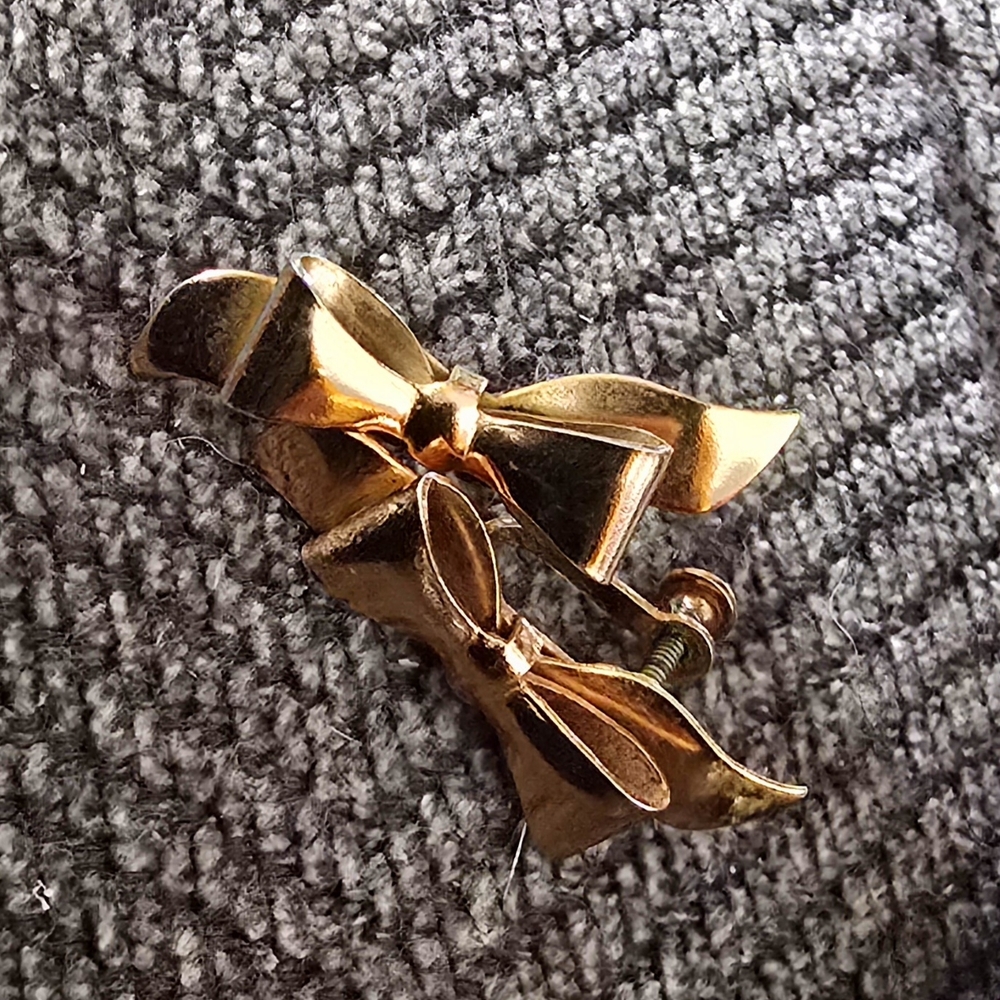 Elegant Gold Bow Brooch Set